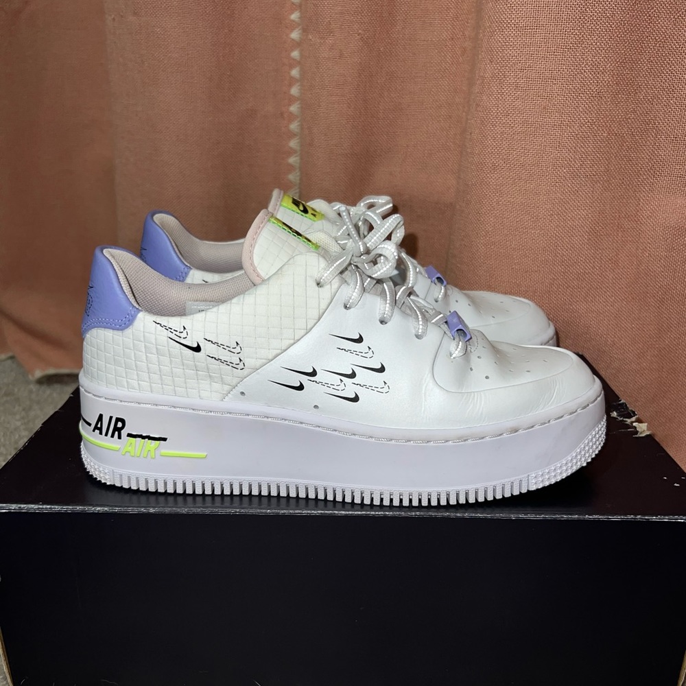 Nike Air Force 1 Sage Low (BARELY WORN)
